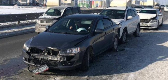 Трое детей и беременная пострадали в ДТП в Тюмени