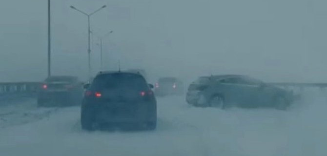 Более 10 машин попали в ДТП на дамбе в Петербурге