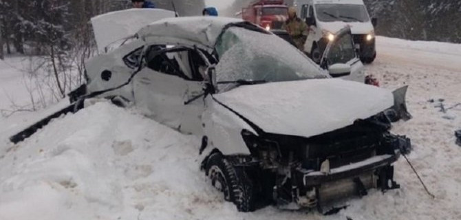 В ДТП с грузовиком в Тверской области погибли три человека