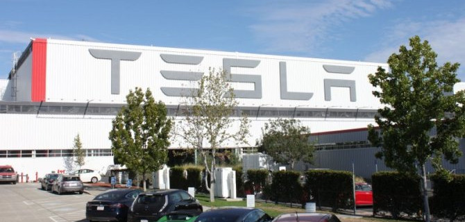 Фирма Tesla остановила один свой завод