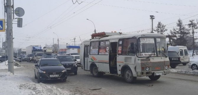 В Новосибирске после ДТП автобус сбил двух женщин