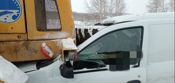 В ДТП со спецтехникой в Баймакском районе Башкирии погибла женщина