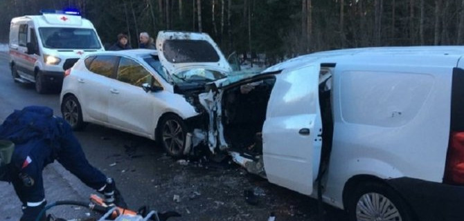 Три человека пострадали в ДТП на Павловском шоссе в Ленобласти
