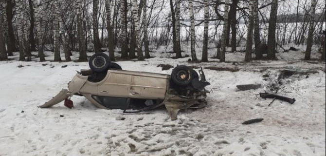 В Курской области опрокинулся автомобиль – пострадал водитель