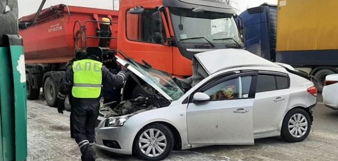 В ДТП на ЕКАД погибла девушка