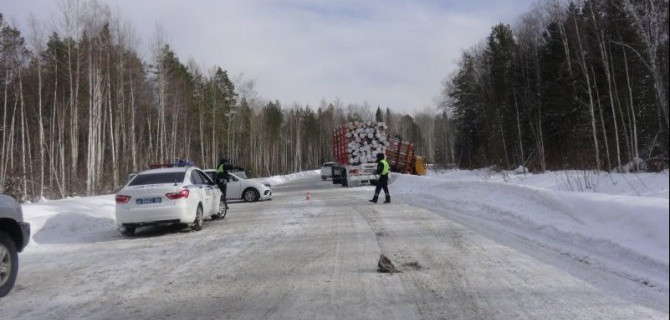 4-летний ребенок погиб в ДТП с лесовозом в Свердловской области
