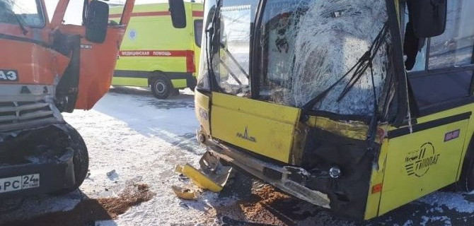 В Норильске в ДТП с автобусом и КамАЗом пострадал человек