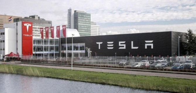 В Европе рухнули продажи электромобилей Tesla