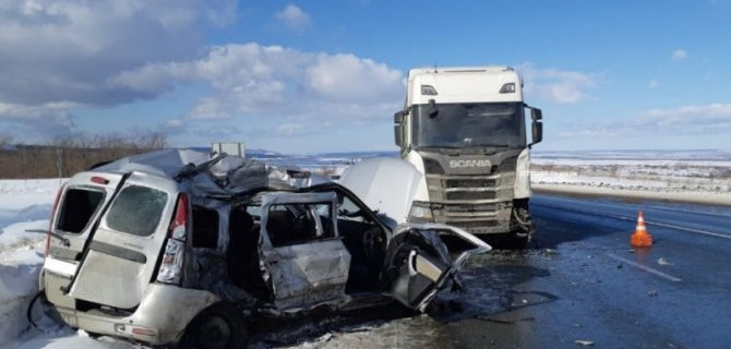 В Красноярском районе Самарской области в ДТП с грузовиком погиб человек