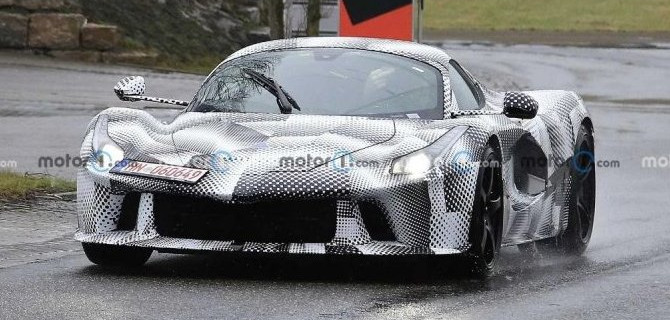 Ferrari тестирует новый спорткар