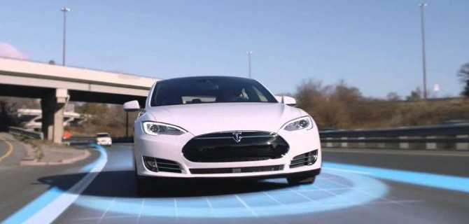Фирма Tesla хочет на порядок увеличить число тестирующих автопилот водителей