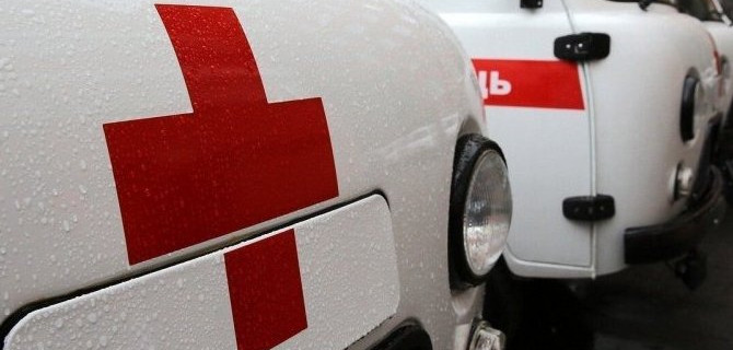 В Москве грузовик на переходе сбил женщину