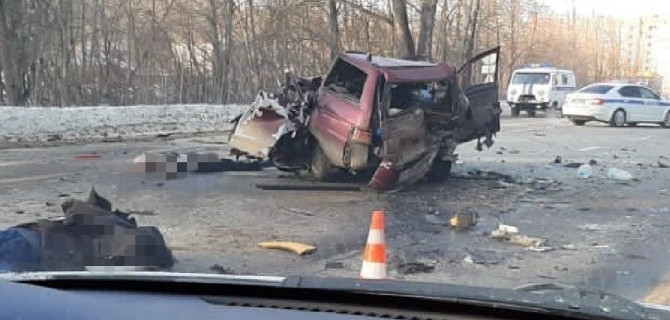 Два человека погибли в ДТП с грузовиком в Новомосковске